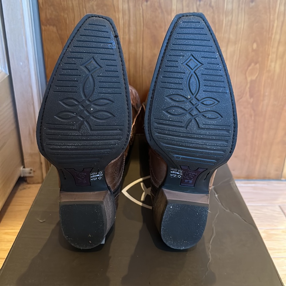 Ariat Western Boots only worn 2x for brief periods! - Picture 5 of 7